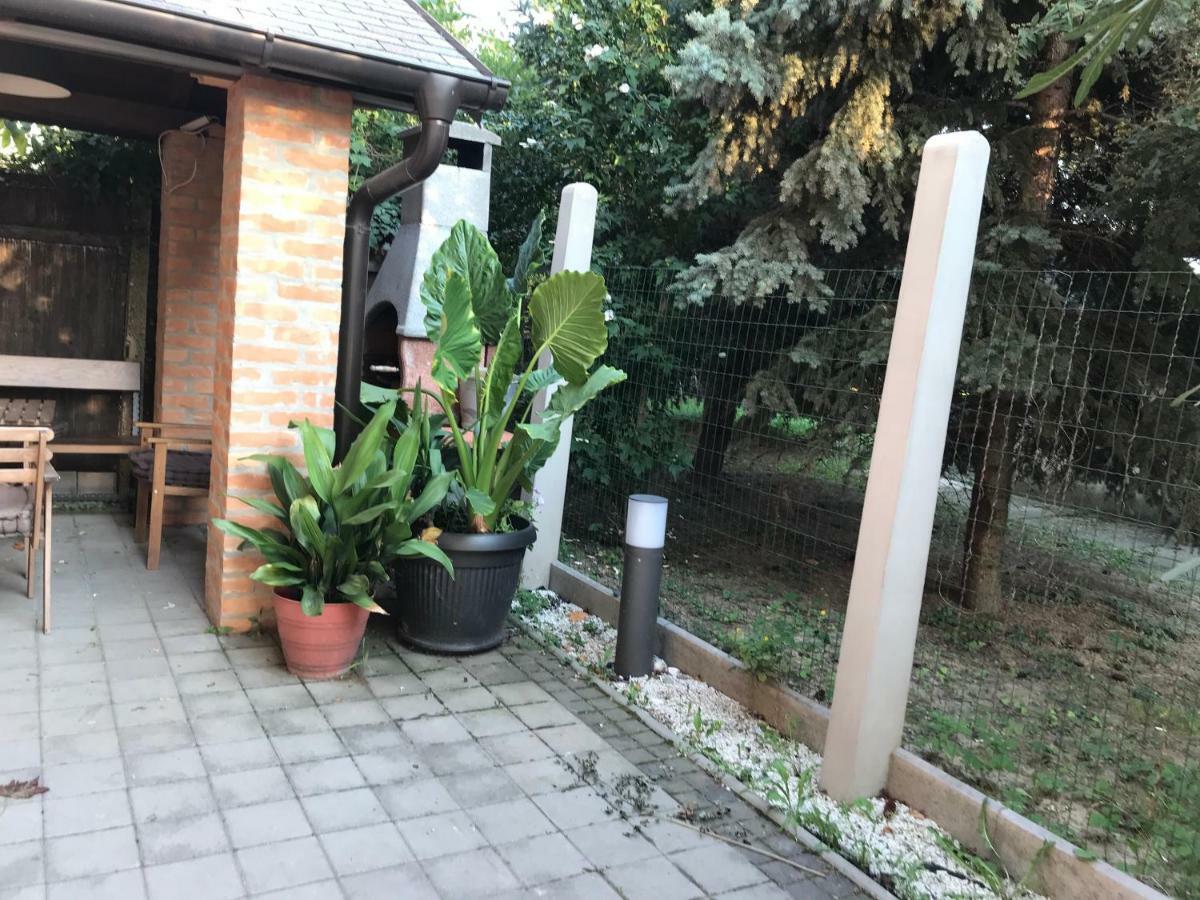 Studio Apartman Park Galerija Appartement Osijek Buitenkant foto